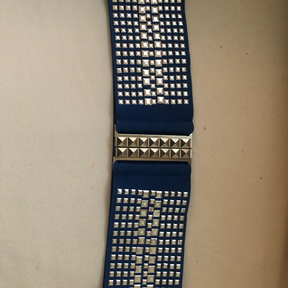 NWOT edgy studded blue elastic belt size 27-29” waist